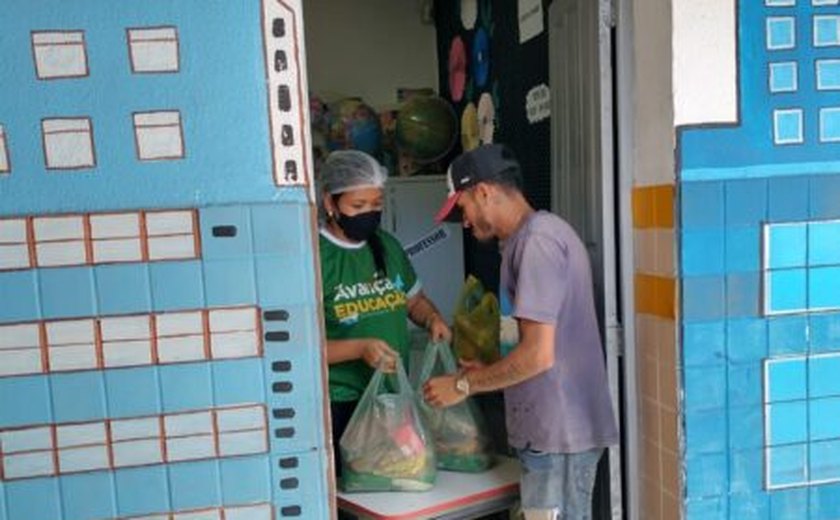 Santana do Mundaú segue entregando kits de gêneros alimentícios