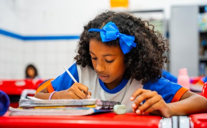 Maceió avança na alfabetização na idade certa e alcança marca histórica em indicador nacional