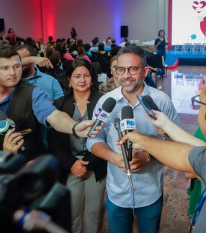 Governador garante instalação de condicionadores de ar em escolas estaduais