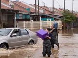 Com nova frente fria, RS tem mais de 600 mil pessoas fora de casa