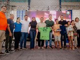 Prefeito de Murici entrega fardamento completo para alunos da rede municipal e da EJA