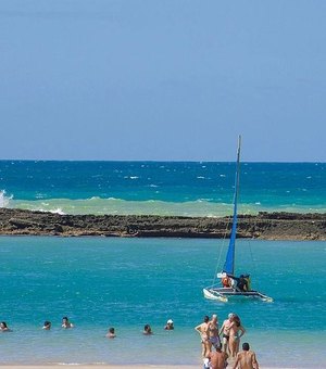 Idosa e mulher são vítimas de afogamento na Praia do Francês neste sábado (11)