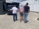 Polícia prende suspeito de estuprar criança após chamá-la para brincar