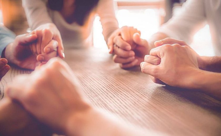 Estudo afirma que oração influencia na saúde; você acredita?