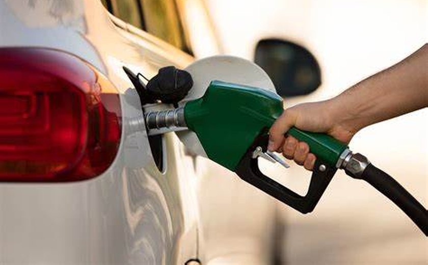Preço da gasolina vai baixar com a nova política da Petrobras ? Entenda