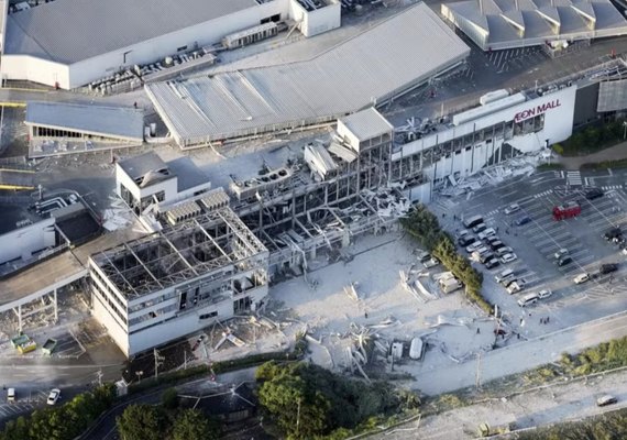 Terremoto de magnitude 7,1 atinge o sul do Japão e deixa rastro de destruição