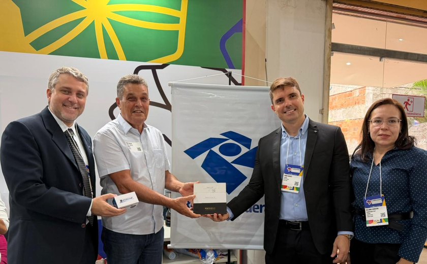 Prefeito de Branquinha participa de Caravana Federativa e recebe equipamentos da Receita Federal