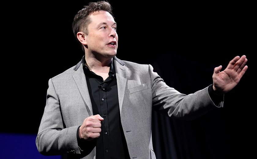 Elon Musk diz que irá implantar chips em cérebros de humanos em 2022