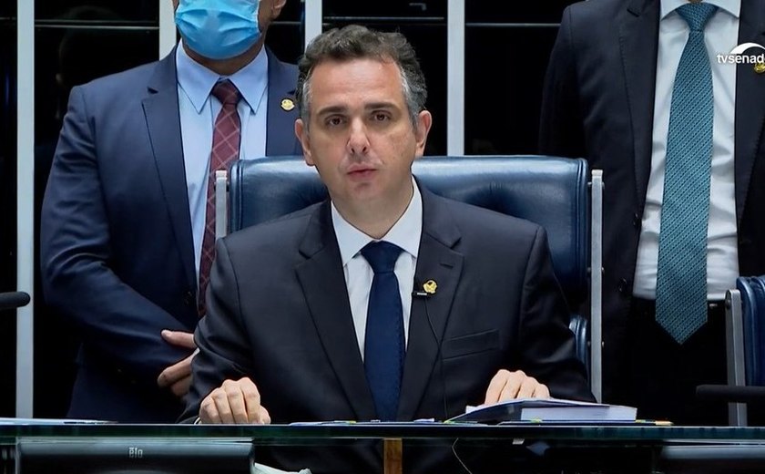 Pacheco afirma que Congresso não pode derrubar decreto de Bolsonaro que perdoa crimes de Daniel Silveira