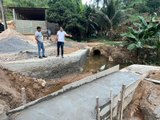 Prefeito Arthur Freitas acompanha obras de construção de ponte na zona rural
