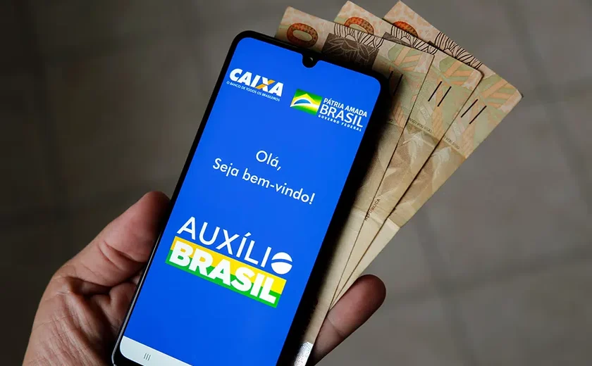 Auxílio Brasil é pago hoje a beneficiários com NIS final 4