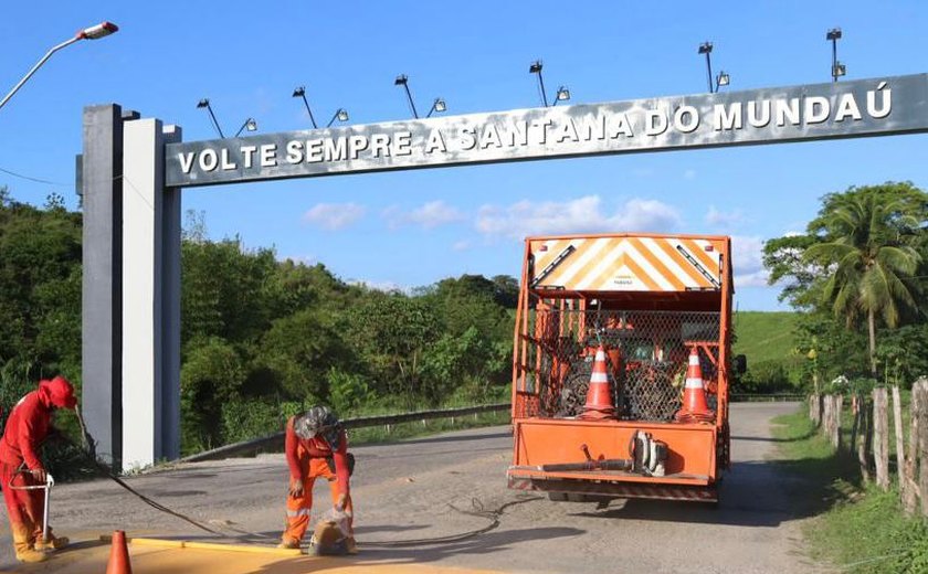 Prefeitura de Santana do Mundaú realiza pintura e sinalização horizontal das ruas