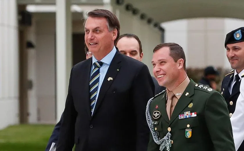 PF prende Mauro Cid, ex-ajudante de Bolsonaro, e faz buscas na casa do ex-presidente