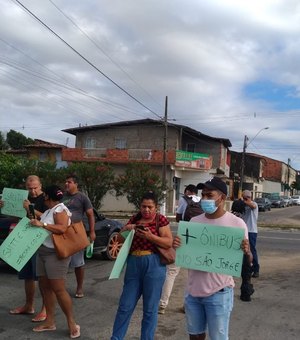 Moradores do São Jorge realizam protesto por melhorias no transporte público