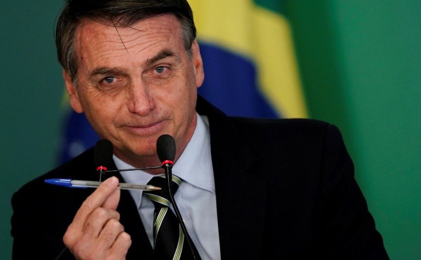 Bolsonaro sanciona novo piso salarial da enfermagem