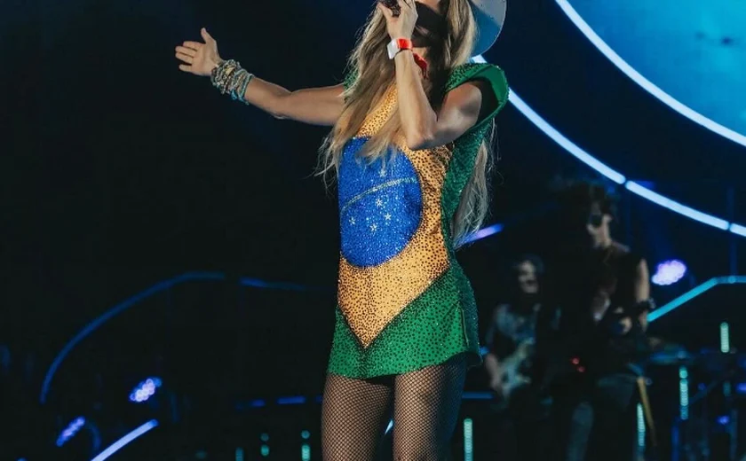 Abatida, Anahí diz que precisa ir ao hospital durante show do RBD em São Paulo