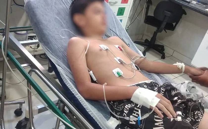 Menino que comeu lagartixa frita é internado pela 3ª vez e já perdeu 3kg, diz mãe