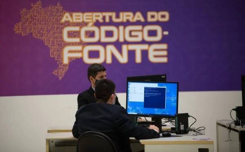 Polícia Federal inicia inspeção dos códigos-fonte de urnas no TSE