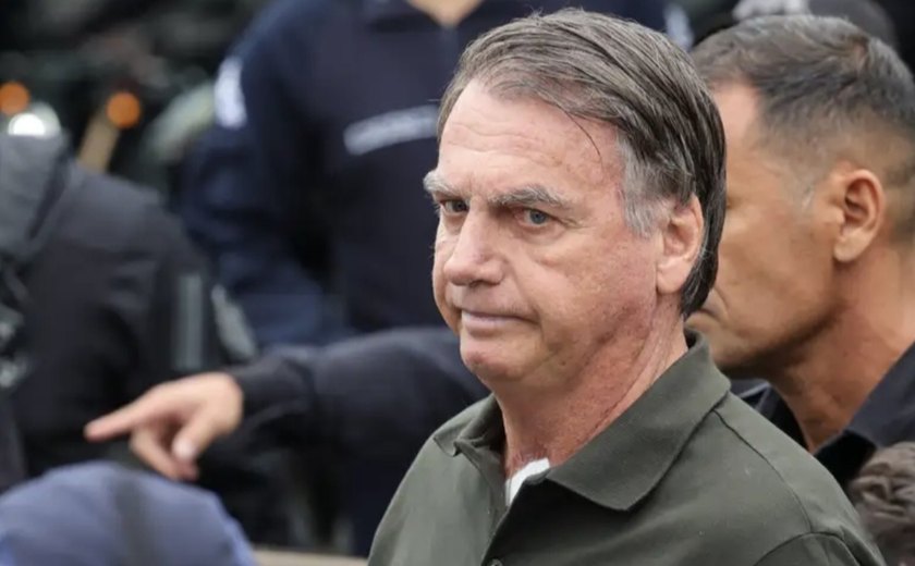 Bolsonaro recebe alta de hospital em Brasília e segue para prisão domiciliar