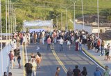 Moradores celebram inauguração de ponte que liga bairros em São José da Laje