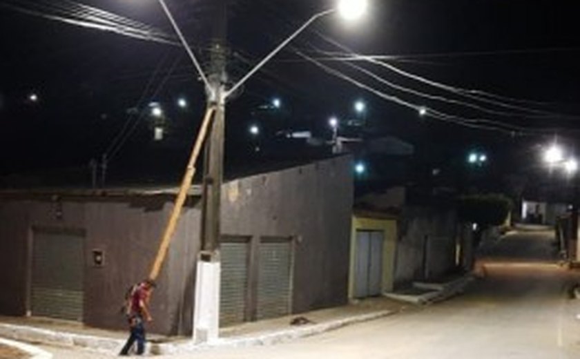 Prefeitura de Branquinha conclui instalação de lâmpadas de LED no centro da cidade