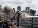 Incêndio atinge cobertura de hotel em Maceió e mobiliza bombeiros