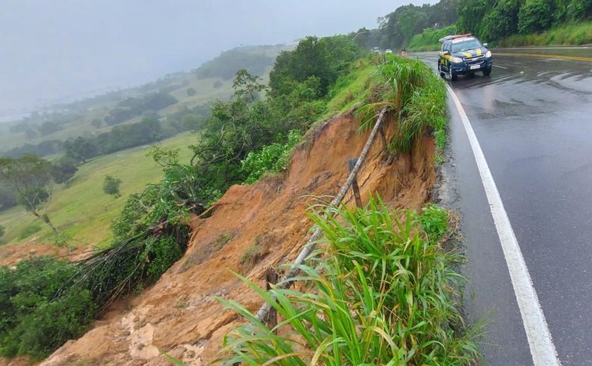 PRF aponta risco iminente de desabamento na BR-316, em Satuba