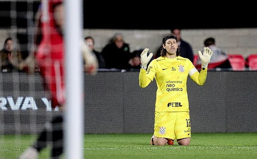 Cássio e trave salvam, Corinthians bate Estudiantes nos pênaltis e vai à semifinal