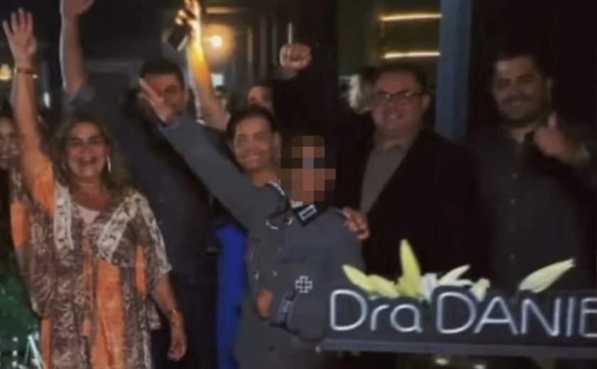 Adolescente de 13 anos usa traje nazista e faz saudação em baile de formatura das irmãs