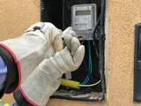 Homem ameaça funcionários da Equatorial com faca após aviso de corte de energia em Maceió