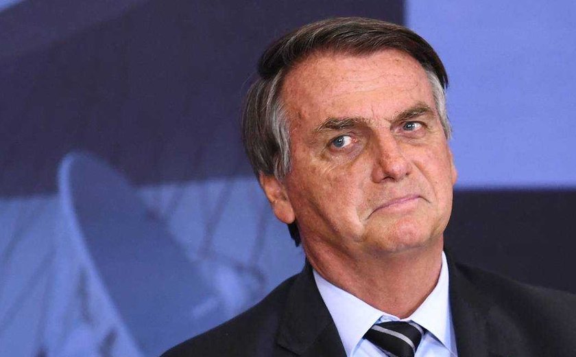 Bolsonaro edita decreto que regulamenta o Auxílio Brasil; veja valores