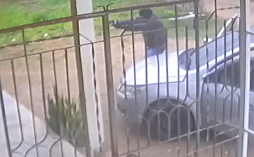 PM é preso suspeito de assassinar homem na porta de casa em Estrela de Alagoas; vídeo