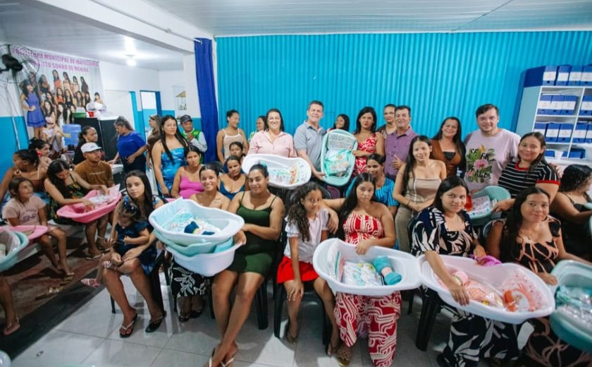Prefeitura de Ibateguara entrega kits de enxoval a gestantes em momento de acolhimento e celebração