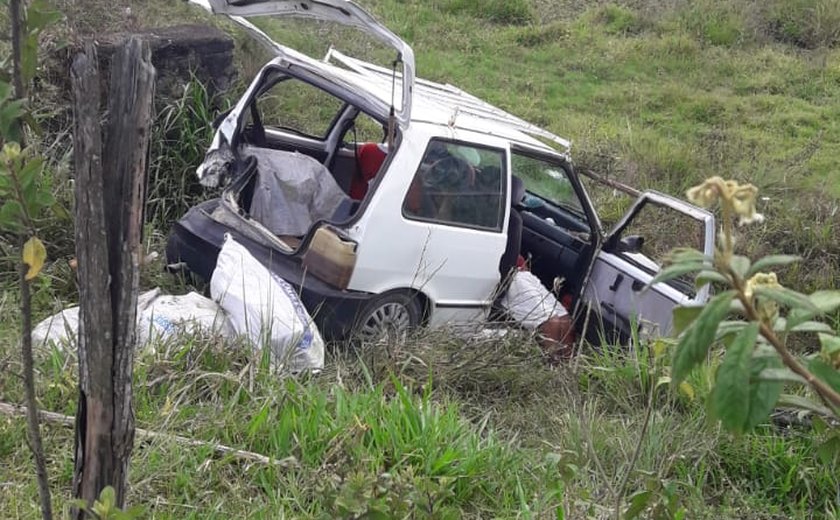 Carro e moto colidem em trecho entre Branquinha e União dos Palmares