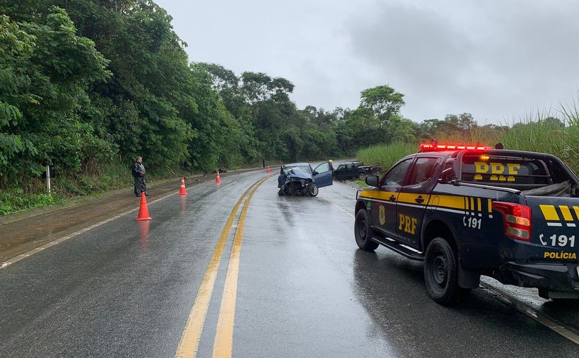 Pessoa morre em acidente envolvendo dois carros em São José da Laje