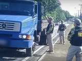 Operação multa mais de 20 caminhões por circulação irregular na Fernandes Lima