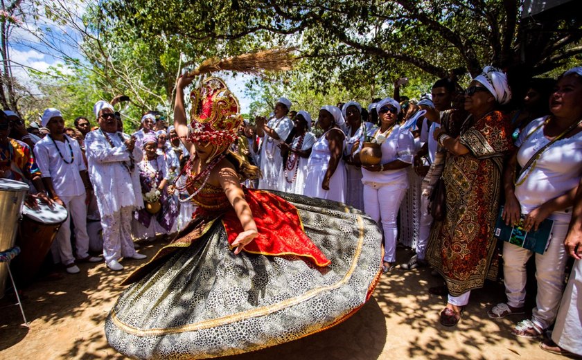 Capoeira, danças, homenagens e apresentações fazem parte da programação do mês da consciência negra