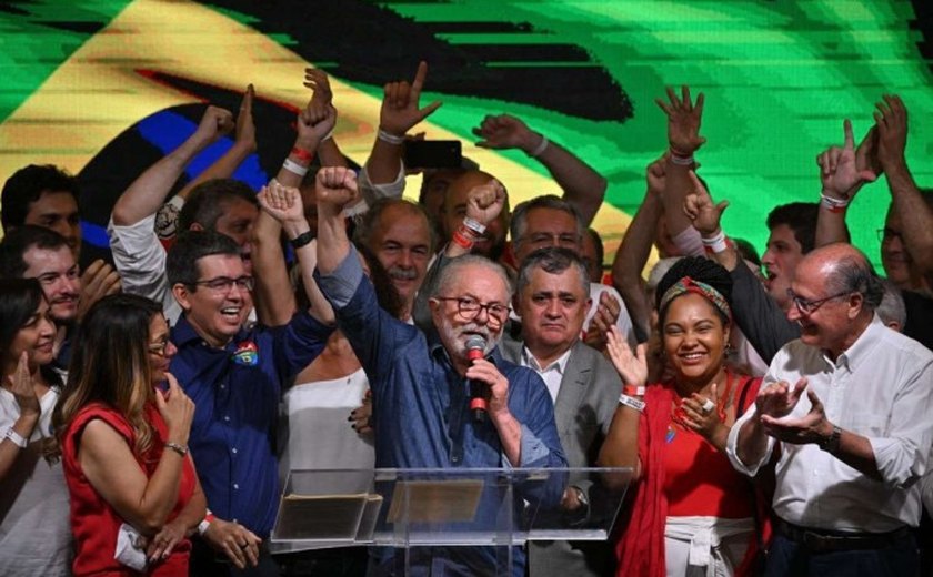 Eleito presidente pela 3ª vez, Lula declara: 'O Brasil está de volta'