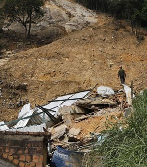 Sobe para 232 número de mortos na tragédia de Petrópolis