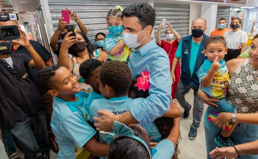 Prefeito de Maceió, JHC, implanta parque de recreação infantil no Shopping Popular