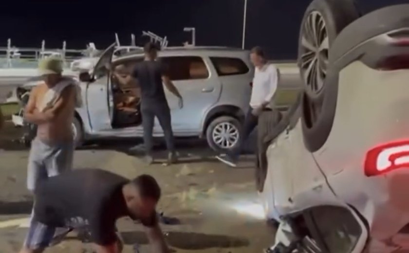 Acidente entre dois veículos deixa feridos no Pontal da Barra