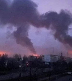 Russos bombardeiam cidade litorânea de Mykolaiv durante a madrugada