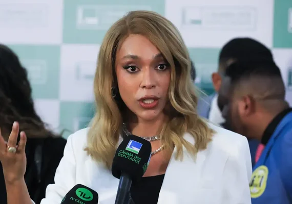Câmara: Comissão de Direitos da Mulher elege primeira presidente trans