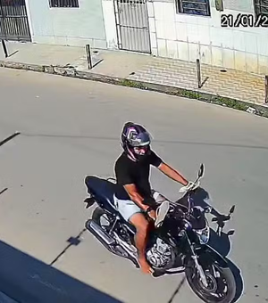 Câmeras de segurança flagaram motociclista raptando menina de 7 anos em Rio Largo