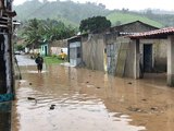 Chuva e queda de barreira deixam Santana do Mundaú ilhada