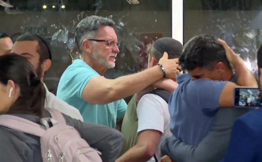 Voo com mais de 200 brasileiros que estavam em Israel chega ao Rio