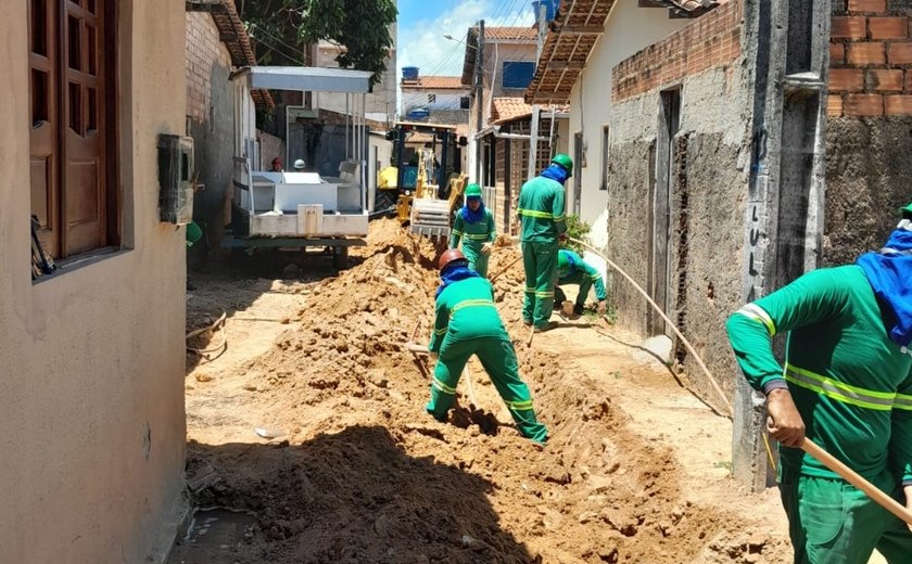 Obras de ampliação de rede são realizadas para oferecer acesso a água tratada no interior de Alagoas