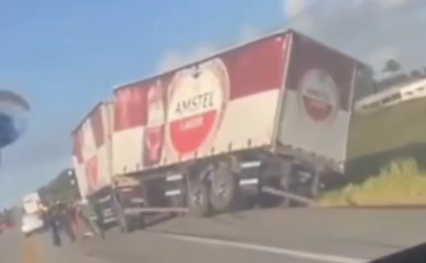 Homem morre atropelado por carreta na BR-101, em Junqueiro