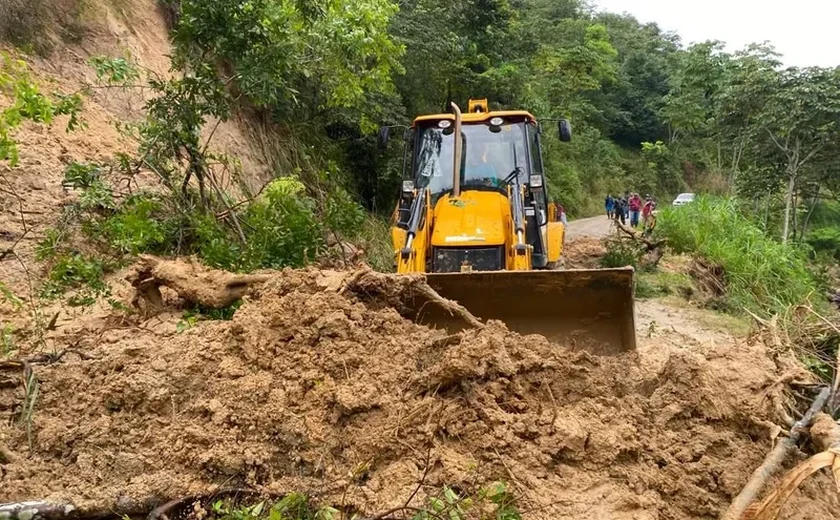 Prefeitura de Santana do Mundaú intensifica recuperação de estradas após fortes chuvas