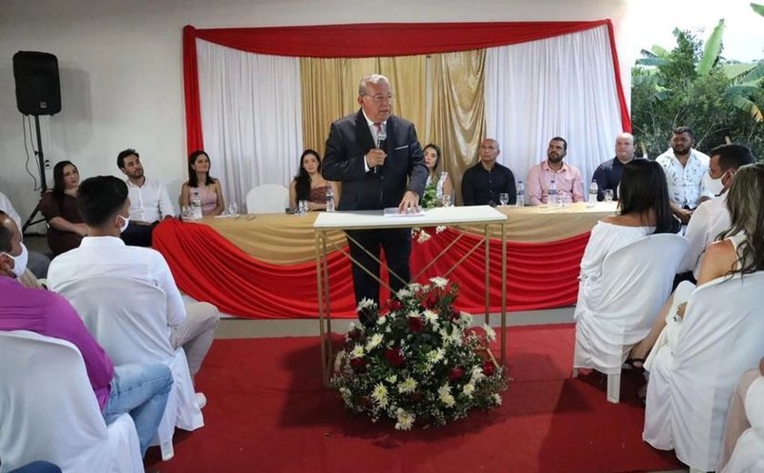 Câmara de Santana do Mundaú participa de casamento coletivo e presidente Nego das Brenhas fala em celebração do amor